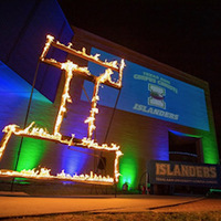 The letter 'I' on fire to represent Islanders for homecoming 2023.