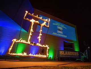The letter 'I' on fire to represent Islanders for homecoming 2023.